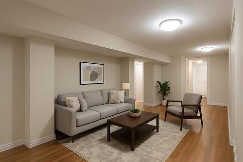 644 Mountain Avenue, Winnipeg, MB - Indoor Photo Showing Living Room