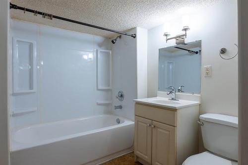 644 Mountain Avenue, Winnipeg, MB - Indoor Photo Showing Bathroom