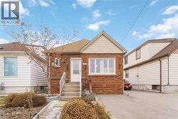 136 IVON Avenue  Hamilton, ON L8H 5S8