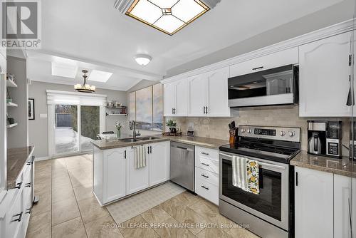 81 Saddle Crescent, Ottawa, ON - Indoor Photo Showing Kitchen With Double Sink