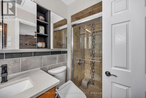 81 Saddle Crescent, Ottawa, ON - Indoor Photo Showing Bathroom