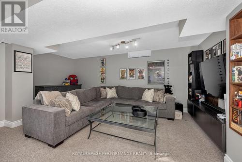 81 Saddle Crescent, Ottawa, ON - Indoor Photo Showing Living Room