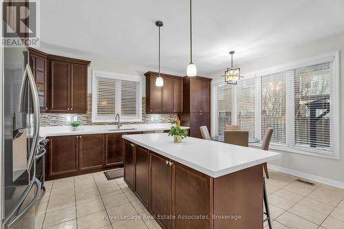 879 Etherington Way, Milton, ON - Indoor Photo Showing Kitchen With Upgraded Kitchen