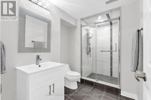 879 Etherington Way, Milton, ON - Indoor Photo Showing Bathroom