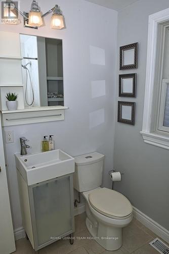 1305 Kingston Avenue, Ottawa, ON - Indoor Photo Showing Bathroom