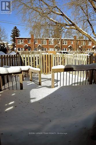 Fenced backyard with deck, great for entertaining! - 1305 Kingston Avenue, Ottawa, ON - Outdoor
