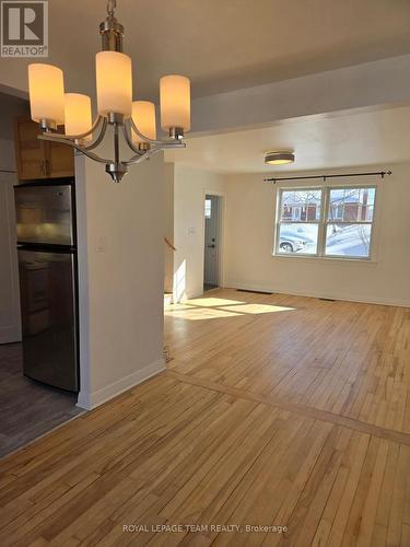 Good sized dining room is open to the kitchen! - 1305 Kingston Avenue, Ottawa, ON - Indoor