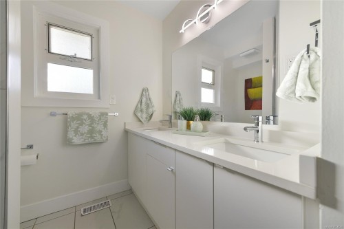 2048 Courser Dr, Sidney, BC 