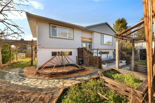 2048 Courser Dr, Sidney, BC 