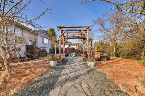 2048 Courser Dr, Sidney, BC 