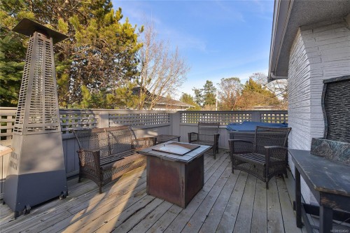 2048 Courser Dr, Sidney, BC 