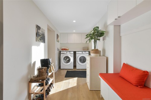 2048 Courser Dr, Sidney, BC 