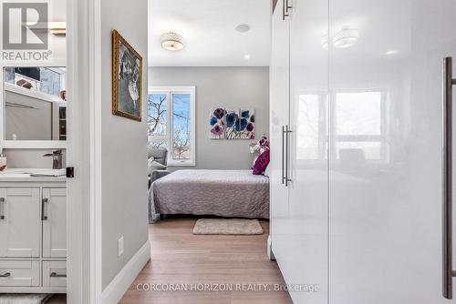 111 Grand Ridge Drive, Cambridge, ON - Indoor Photo Showing Bedroom