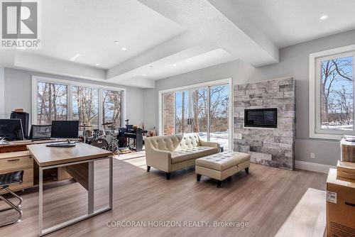 111 Grand Ridge Drive, Cambridge, ON - Indoor Photo Showing Living Room With Fireplace