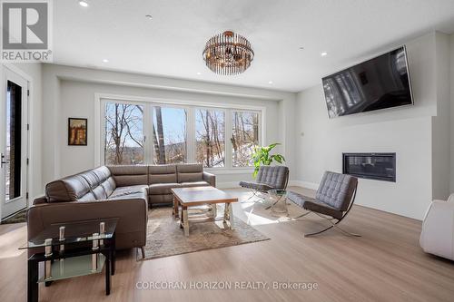 111 Grand Ridge Drive, Cambridge, ON - Indoor Photo Showing Living Room