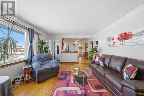 763 Upper Ottawa Street, Hamilton, ON - Indoor Photo Showing Living Room