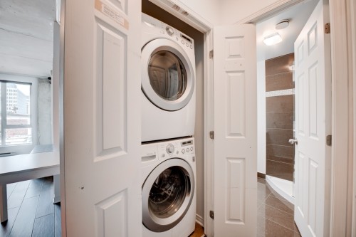 Salle de lavage - 719-1235 Rue Bishop, Montréal (Ville-Marie), QC - Indoor Photo Showing Laundry Room