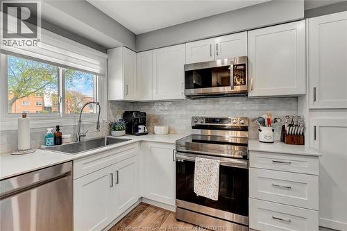 2739 Meadowbrook Lane, Windsor, ON - Indoor Photo Showing Kitchen With Stainless Steel Kitchen