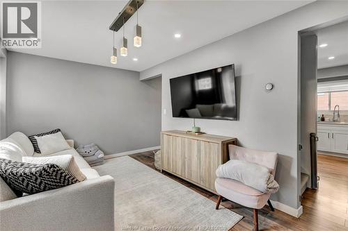2739 Meadowbrook Lane, Windsor, ON - Indoor