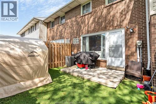 2739 Meadowbrook Lane, Windsor, ON - Outdoor