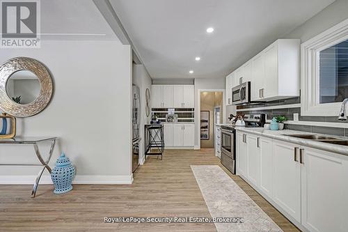 183 Sekura Street, Cambridge, ON - Indoor Photo Showing Kitchen