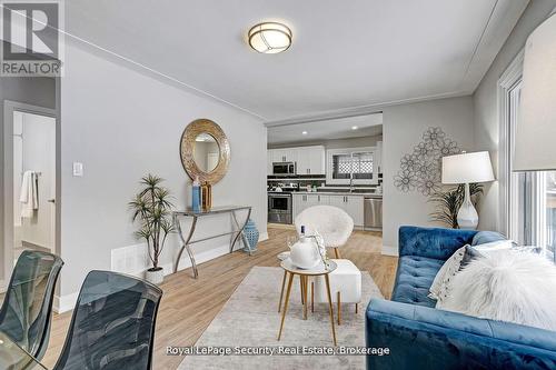 183 Sekura Street, Cambridge, ON - Indoor Photo Showing Living Room