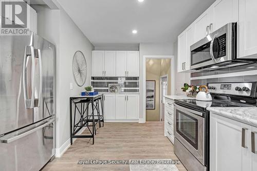 183 Sekura Street, Cambridge, ON - Indoor Photo Showing Kitchen