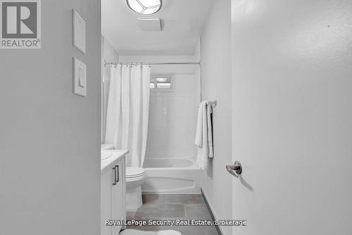 183 Sekura Street, Cambridge, ON - Indoor Photo Showing Bathroom