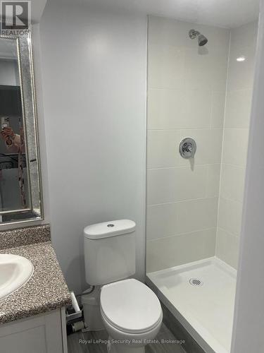 183 Sekura Street, Cambridge, ON - Indoor Photo Showing Bathroom