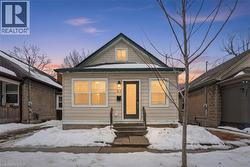 63 WOODLAND Avenue  St. Catharines, ON L2R 5A4