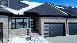 10 - 32 POSTMA CRESCENT  North Middlesex (Ailsa Craig), ON N0M 1A0