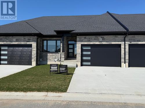 10 - 32 POSTMA CRESCENT  North Middlesex (Ailsa Craig), ON N0M 1A0