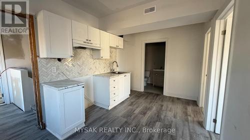 7 King Street, St. Catharines, ON - Indoor Photo Showing Kitchen