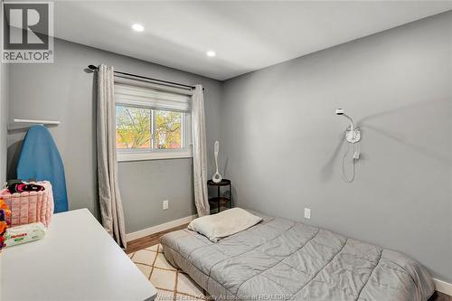 2739 Meadowbrook Lane, Windsor, ON - Indoor Photo Showing Bedroom