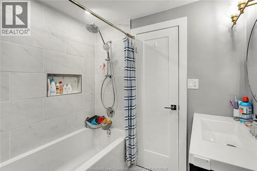 2739 Meadowbrook Lane, Windsor, ON - Indoor Photo Showing Bathroom