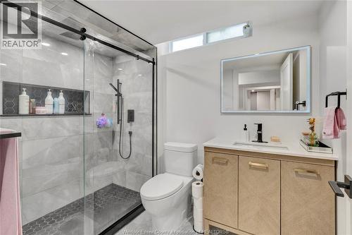 2739 Meadowbrook Lane, Windsor, ON - Indoor Photo Showing Bathroom