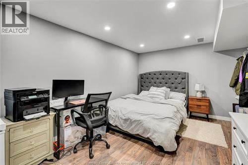 2739 Meadowbrook Lane, Windsor, ON - Indoor Photo Showing Bedroom