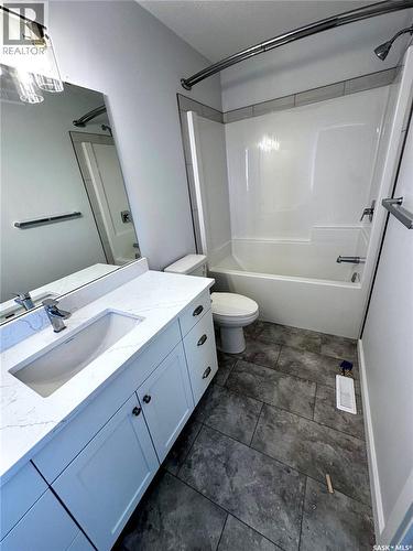 1121 Camden Gardens, White City, SK - Indoor Photo Showing Bathroom