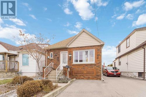 136 Ivon Avenue, Hamilton, ON - Outdoor