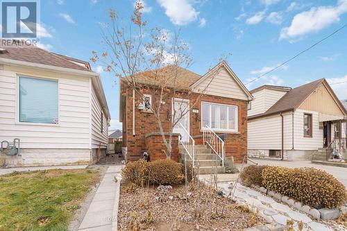 136 Ivon Avenue, Hamilton, ON - Outdoor