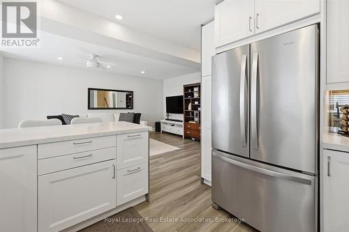 489 Timber Lane, Burlington, ON - Indoor Photo Showing Kitchen With Stainless Steel Kitchen