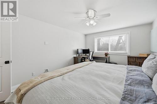 489 Timber Lane, Burlington, ON - Indoor Photo Showing Bedroom