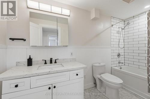 489 Timber Lane, Burlington, ON - Indoor Photo Showing Bathroom