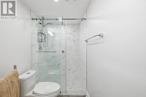 489 Timber Lane, Burlington, ON - Indoor Photo Showing Bathroom