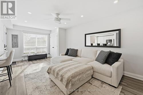 489 Timber Lane, Burlington, ON - Indoor Photo Showing Living Room