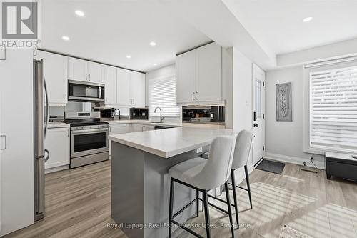 489 Timber Lane, Burlington, ON - Indoor Photo Showing Kitchen