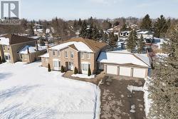 8 VERONICA CRESCENT  East Gwillimbury, ON L0G 1V0