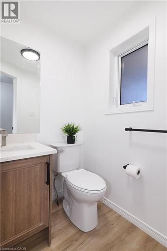 433 Exmoor Street, Waterloo, ON - Indoor Photo Showing Bathroom