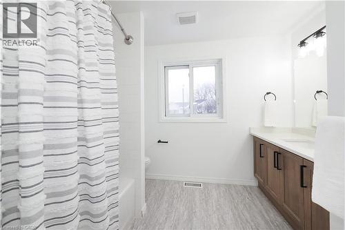 433 Exmoor Street, Waterloo, ON - Indoor Photo Showing Bathroom