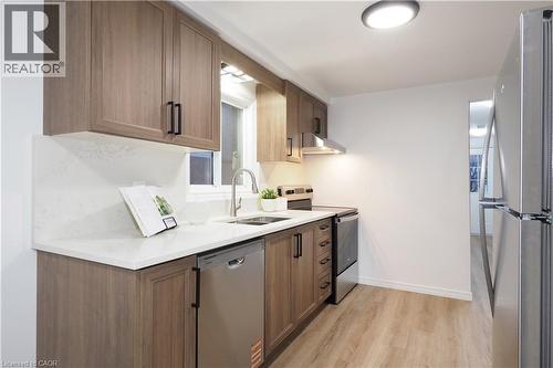 433 Exmoor Street, Waterloo, ON - Indoor Photo Showing Kitchen With Double Sink